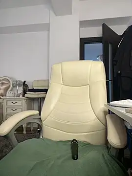 HotXMom online show from July 17, 2026, 6:53 am