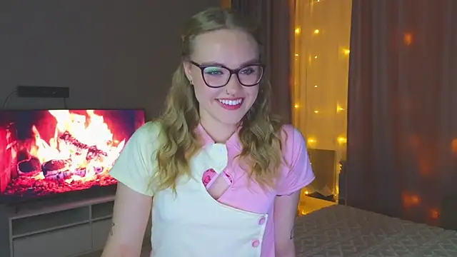 Aurora Golden1 online show from October 11, 2025, 7:01 pm