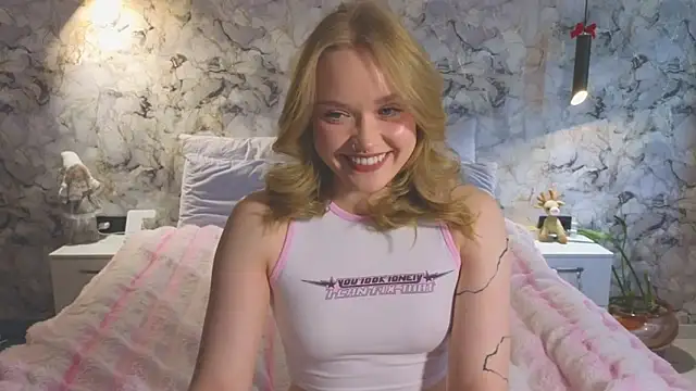 Snapshot of Aurora_Golden1 chatting on May 28, 2026, 12:35 pm Aurora Golden1 online show from May 28, 2026, 12:35 pm