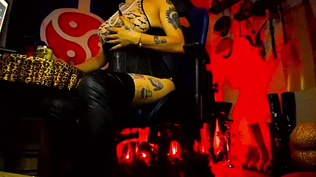 Snapshot of DominatrixBlue chatting on February 10, 2025, 8:42 pm DominatrixBlue online show from February 10, 2025, 8:42 pm