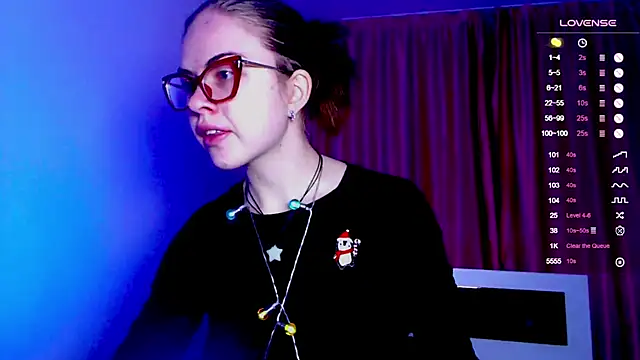 Snapshot of Sarah_HS chatting on December 19, 2024, 4:46 pm Sarah HS online show from December 19, 2024, 4:46 pm