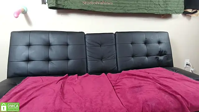 Snapshot of StudioWahines chatting on March 22, 2025, 5:39 am StudioWahines online show from March 22, 2025, 5:39 am