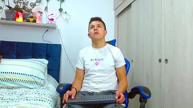 Snapshot of flint_ryan chatting on February 20, 2026, 7:47 pm flint ryan online show from February 20, 2026, 7:47 pm