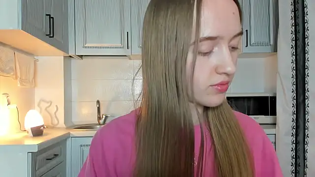 leslie my lovee online show from November 11, 2025, 7:03 pm