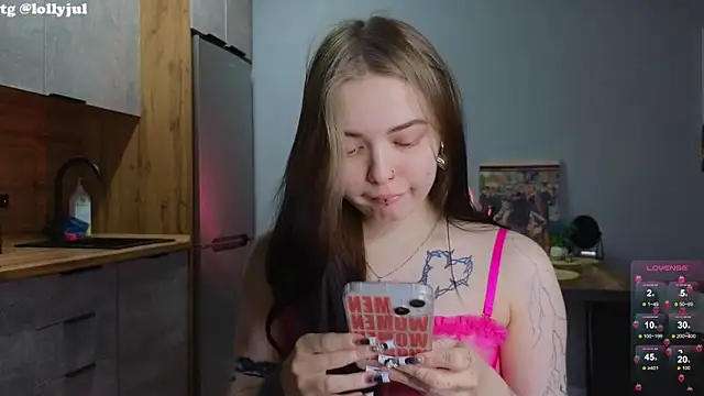 Snapshot of doll_lol_ chatting on March 5, 2025, 8:00 pm doll lol online show from March 5, 2025, 8:00 pm