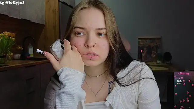 Snapshot of doll_lol_ chatting on March 14, 2025, 4:21 am doll lol online show from March 14, 2025, 4:21 am