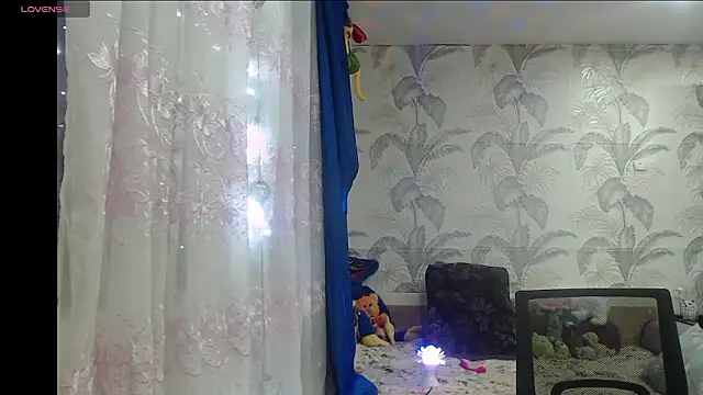 CamDiva113 online show from February 3, 2026, 2:44 pm