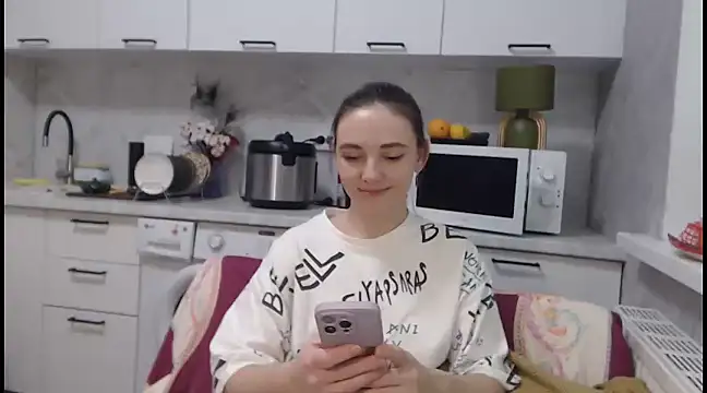 Snapshot of StacyMind chatting on December 6, 2024, 9:57 pm StacyMind online show from December 6, 2024, 9:57 pm