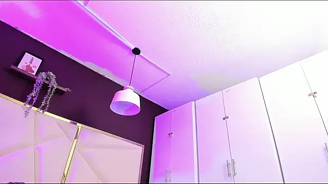 Snapshot of April_bowie chatting on January 17, 2026, 11:37 am April bowie online show from January 17, 2026, 11:37 am