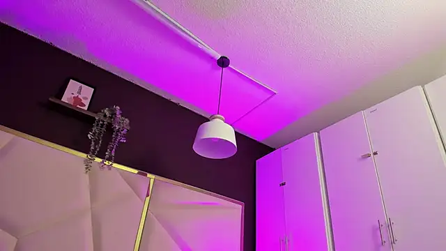 Snapshot of April_bowie chatting on February 11, 2026, 11:26 am April bowie online show from February 11, 2026, 11:26 am