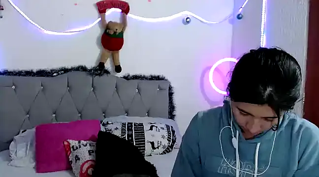 Snapshot of Yeimy_sweetf chatting on December 4, 2024, 10:51 pm Yeimy sweetf online show from December 4, 2024, 10:51 pm