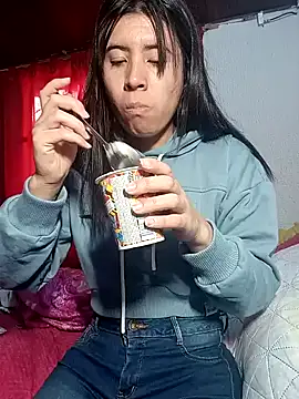 Snapshot of Yeimy_sweetf chatting on January 10, 2025, 10:15 pm Yeimy sweetf online show from January 10, 2025, 10:15 pm