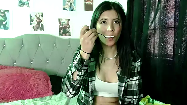 Snapshot of Yeimy_sweetf chatting on January 15, 2025, 8:37 pm Yeimy sweetf online show from January 15, 2025, 8:37 pm