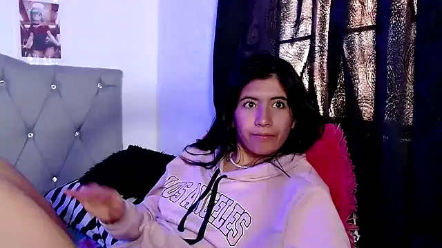 Snapshot of Yeimy_sweetf chatting on January 22, 2025, 7:56 pm Yeimy sweetf online show from January 22, 2025, 7:56 pm