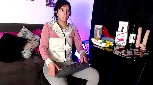 Snapshot of Yeimy_sweetf chatting on January 29, 2025, 11:56 pm Yeimy sweetf online show from January 29, 2025, 11:56 pm