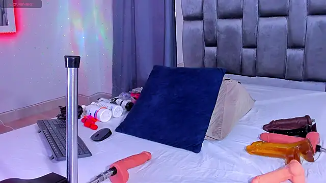 sarayhorny69 online show from December 30, 2024, 3:58 am