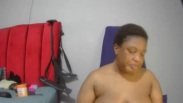 Snapshot of assqueenxx chatting on February 3, 2026, 7:46 am assqueenxx online show from February 3, 2026, 7:46 am