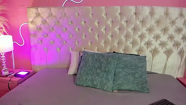 Ely Maldox online show from October 2, 2025, 12:01 pm