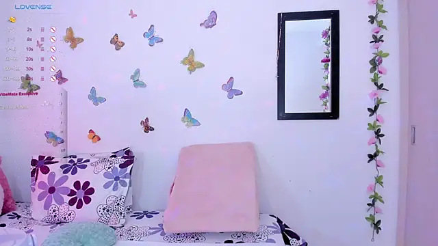 Snapshot of _Arianna08_ chatting on December 10, 2024, 6:11 am Arianna08 online show from December 10, 2024, 6:11 am