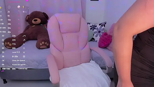 Snapshot of _Arianna08_ chatting on October 4, 2025, 6:44 am Arianna08 online show from October 4, 2025, 6:44 am