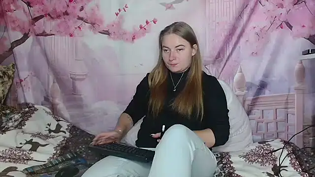 ElenaMaeer online show from October 4, 2025, 12:47 pm