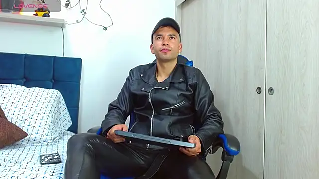 Snapshot of dorian_h_ chatting on July 18, 2026, 2:32 pm dorian h online show from July 18, 2026, 2:32 pm
