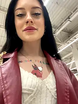 Snapshot of Melissa_crazy chatting on December 4, 2024, 3:21 pm Melissa crazy online show from December 4, 2024, 3:21 pm