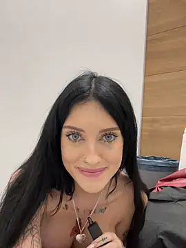 Snapshot of Melissa_crazy chatting on December 11, 2024, 9:23 pm Melissa crazy online show from December 11, 2024, 9:23 pm