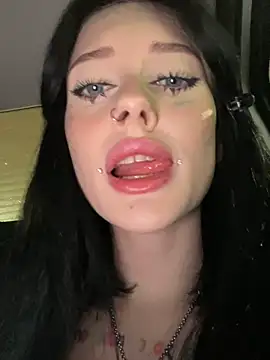 Snapshot of Melissa_crazy chatting on December 21, 2024, 7:16 pm Melissa crazy online show from December 21, 2024, 7:16 pm