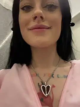 Snapshot of Melissa_crazy chatting on December 22, 2024, 6:15 pm Melissa crazy online show from December 22, 2024, 6:15 pm