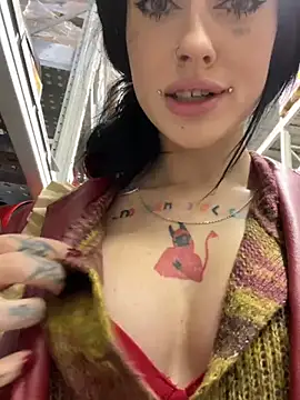 Snapshot of Melissa_crazy chatting on January 3, 2025, 6:14 pm Melissa crazy online show from January 3, 2025, 6:14 pm