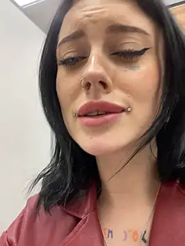 Snapshot of Melissa_crazy chatting on January 22, 2025, 9:32 pm Melissa crazy online show from January 22, 2025, 9:32 pm