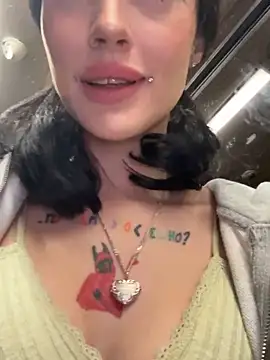 Snapshot of Melissa_crazy chatting on October 23, 2025, 3:33 pm Melissa crazy online show from October 23, 2025, 3:33 pm