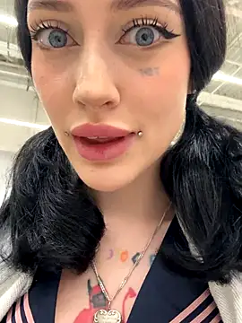 Snapshot of Melissa_crazy chatting on October 31, 2025, 3:46 pm Melissa crazy online show from October 31, 2025, 3:46 pm