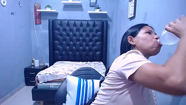 Letty Plugxo online show from March 5, 2026, 1:29 pm