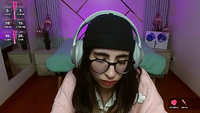 Snapshot of LenaRoses chatting on February 17, 2026, 8:48 pm LenaRoses online show from February 17, 2026, 8:48 pm