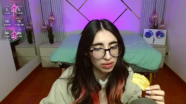 Snapshot of LenaRoses chatting on February 24, 2026, 8:18 pm LenaRoses online show from February 24, 2026, 8:18 pm