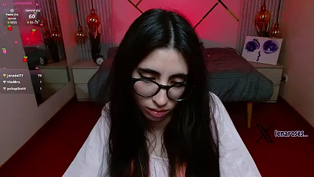 Snapshot of LenaRoses chatting on June 11, 2026, 12:32 am LenaRoses online show from June 11, 2026, 12:32 am