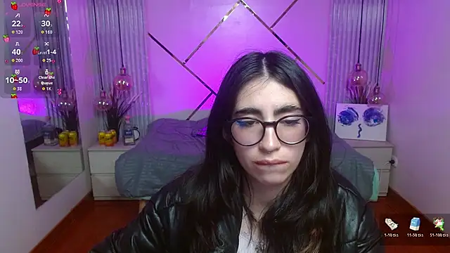 Snapshot of LenaRoses chatting on July 8, 2026, 8:02 pm LenaRoses online show from July 8, 2026, 8:02 pm