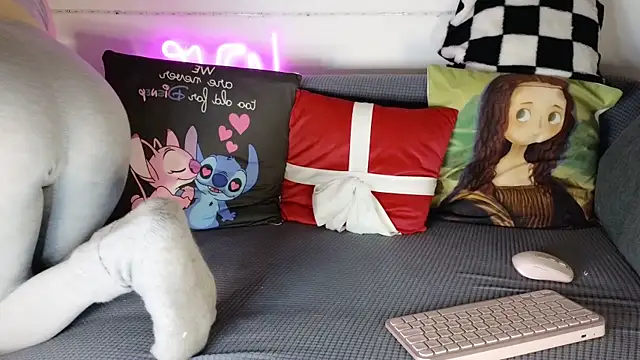 nicollewetpussy online show from January 5, 2025, 6:56 pm