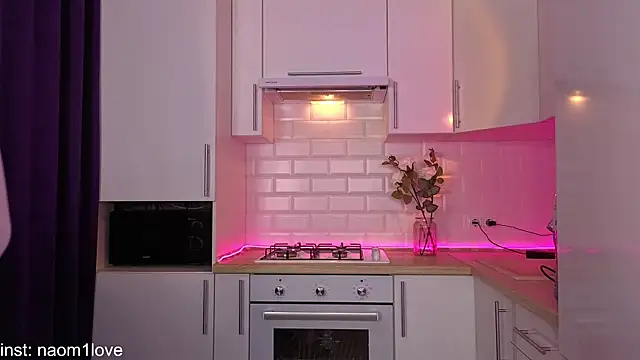 Snapshot of Naomi_Girly chatting on October 8, 2025, 4:10 am Naomi Girly online show from October 8, 2025, 4:10 am