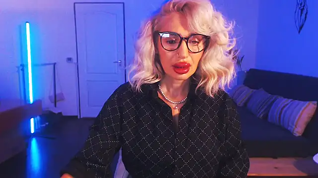 beauty chl0e online show from December 20, 2024, 8:12 pm