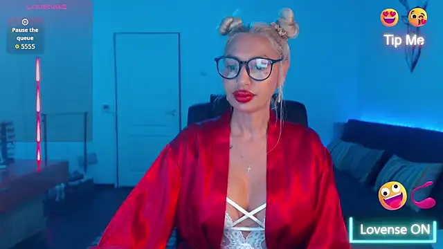 beauty chl0e online show from September 10, 2025, 7:03 pm