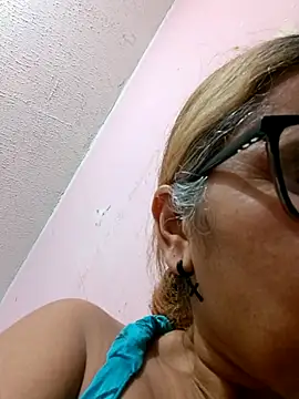 Snapshot of _candi chatting on September 25, 2025, 11:36 am candi online show from September 25, 2025, 11:36 am