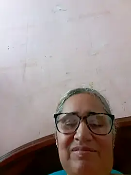 Snapshot of _candi chatting on October 5, 2025, 3:43 pm candi online show from October 5, 2025, 3:43 pm