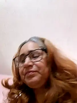 Snapshot of _candi chatting on October 15, 2025, 1:33 pm candi online show from October 15, 2025, 1:33 pm