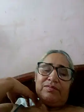 Snapshot of _candi chatting on November 3, 2025, 1:23 pm candi online show from November 3, 2025, 1:23 pm