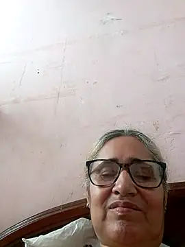 Snapshot of _candi chatting on November 4, 2025, 1:54 pm candi online show from November 4, 2025, 1:54 pm