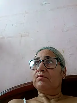 Snapshot of _candi chatting on November 11, 2025, 1:22 pm candi online show from November 11, 2025, 1:22 pm