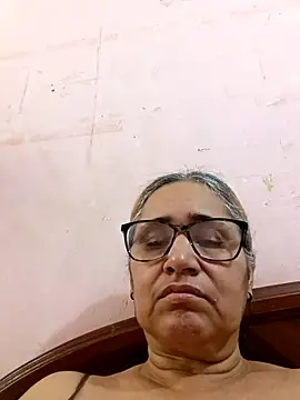 Snapshot of _candi chatting on November 28, 2025, 1:03 pm candi online show from November 28, 2025, 1:03 pm